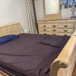 Queen Sleigh Bed Light Wood Bedroom Set Mirror Dresser & bed 