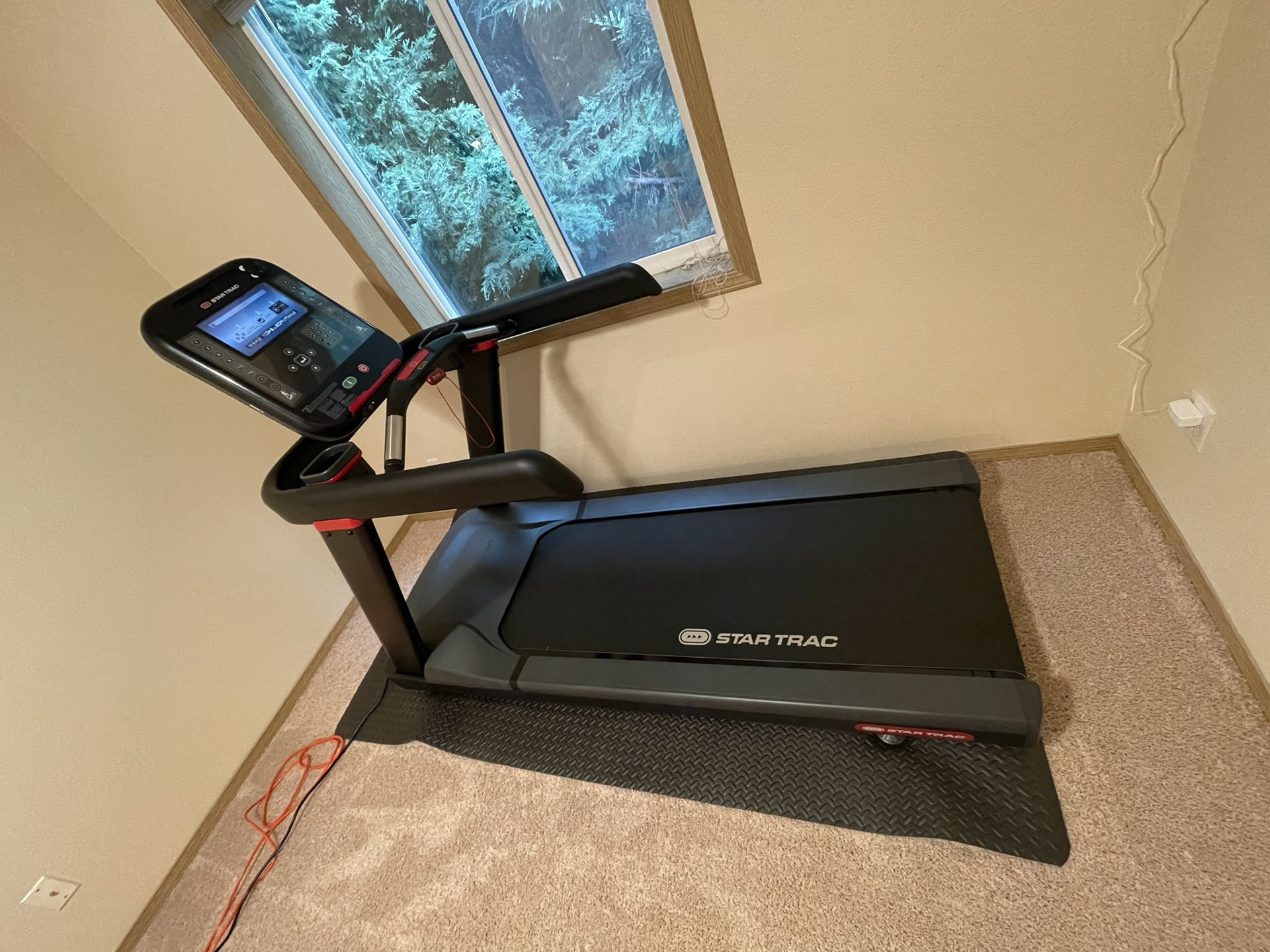 StarTrac 4-Series Treadmill