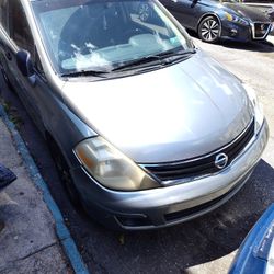 Nissan Versa 2010 Clean Titles 