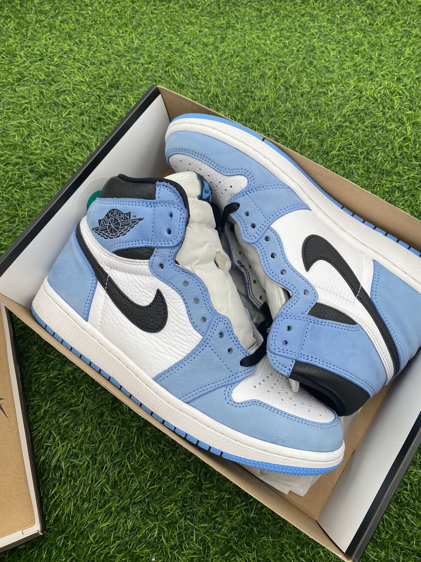 Jordan 1 “University Blue” Size 9M