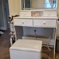 Vanity Desk/mirror 