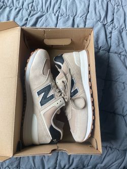 New balance 574, beige black, 9men/ 10’5woman