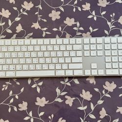 Apple Magic Keyboard (Lightning) w/ Numeric Keys - Traditional Chinese