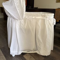 Baby bassinet white