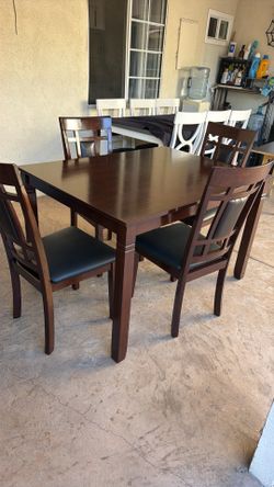 Dining table and 4 Chairs