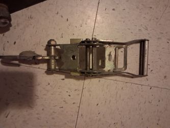 Ratchet bucket with attached hook
