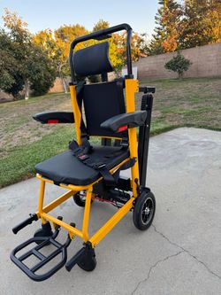 Electric stair-climbing transport machine