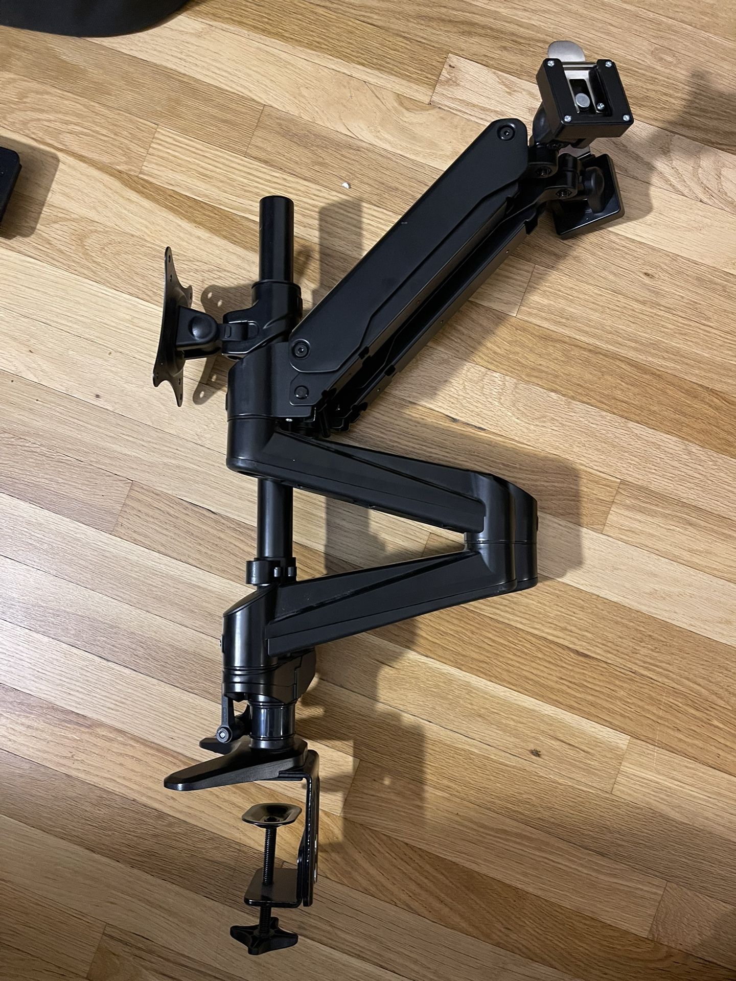 Monitor Arms( 3 Monitors)