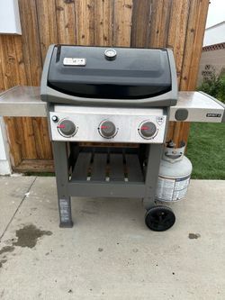 Weber SPIRIT II E-310 GAS GRILL and propane tank
