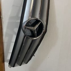 Mercedes Grille With Lighted Star