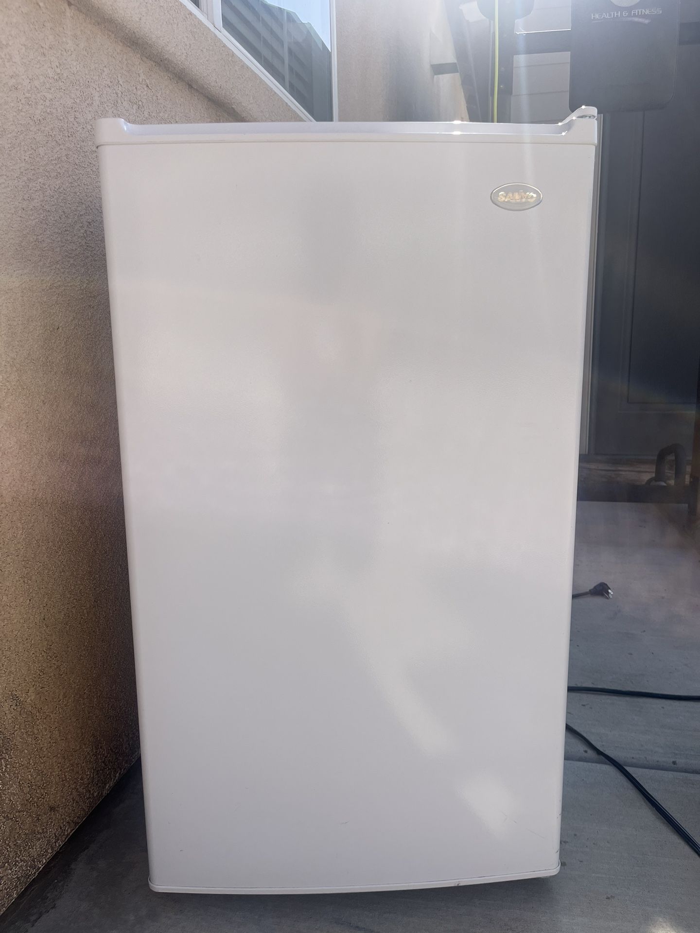 Sanyo 4.4 Cubic Ft Single door Mini fridge