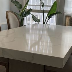 Dinning Table 