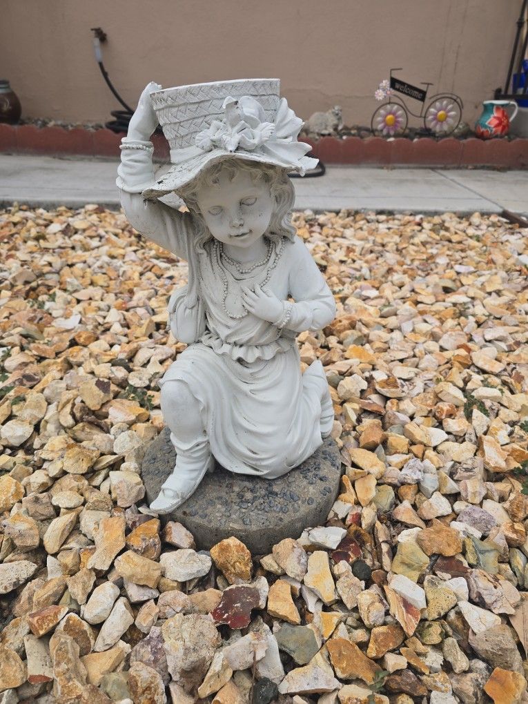 Statue Girl With Pot Hat