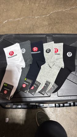 Lululemon men’s and women’s socks