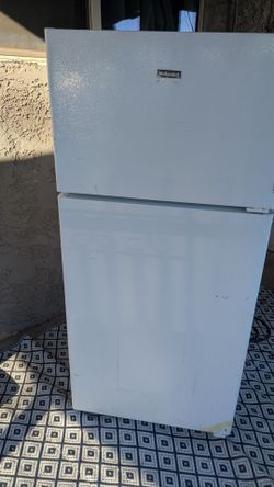 Refrigerator Hotpoint w