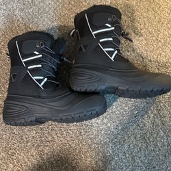 Boys Size 3 Winter Boots 