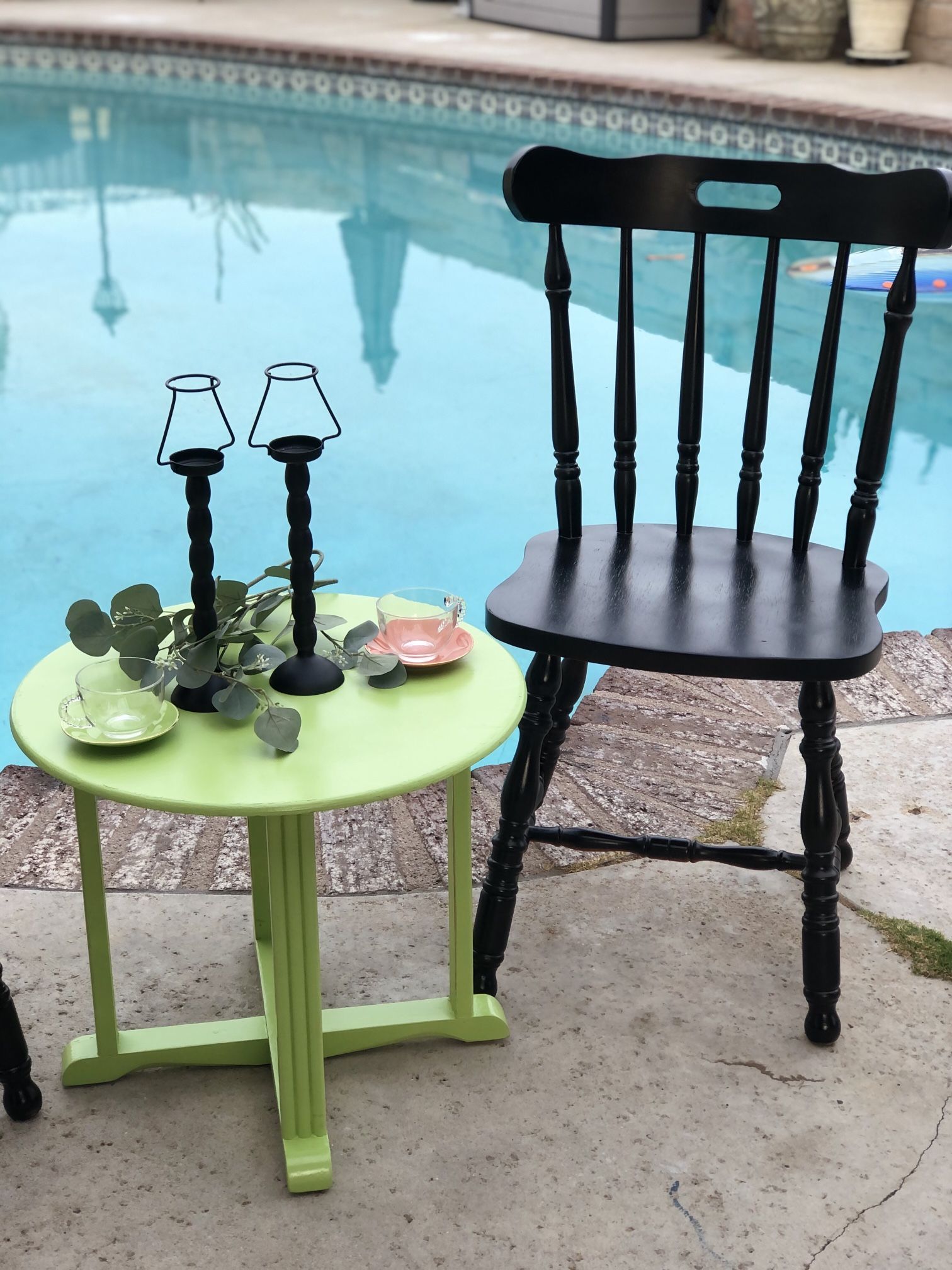 Adorable Patio Set For Summer!
