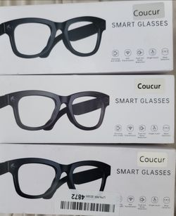 Smart glasses with camera