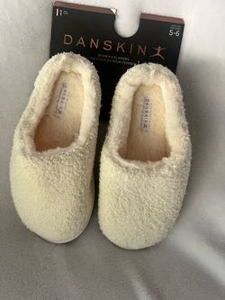Women slipper $4 New Size: 5-6