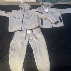 Brand new nike tech sweatsuit with tags medium