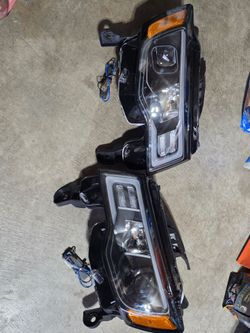 Headlights for 2017-2019 Jeep Cherokee