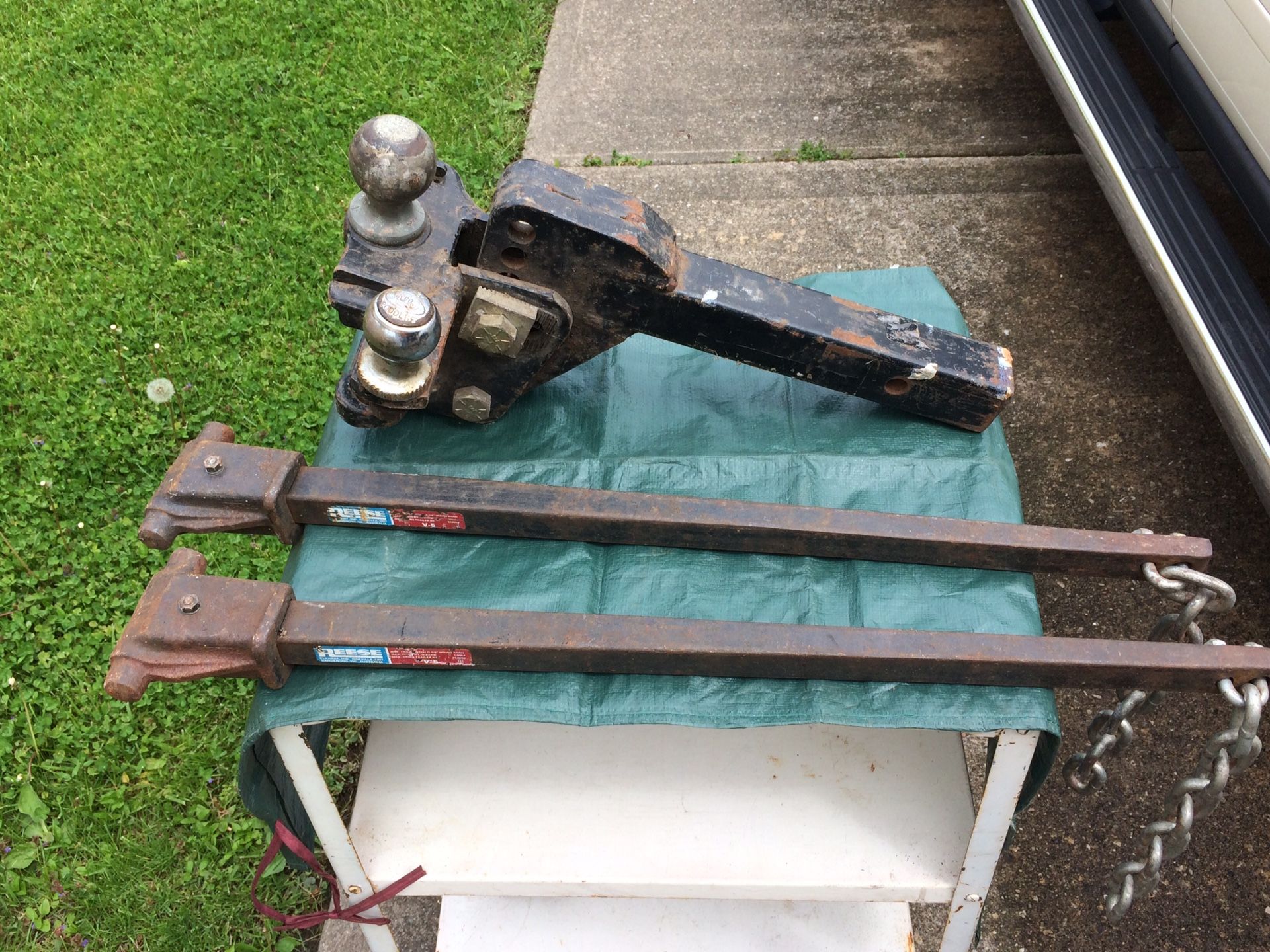Load equalizing trailer hitch (Reese)