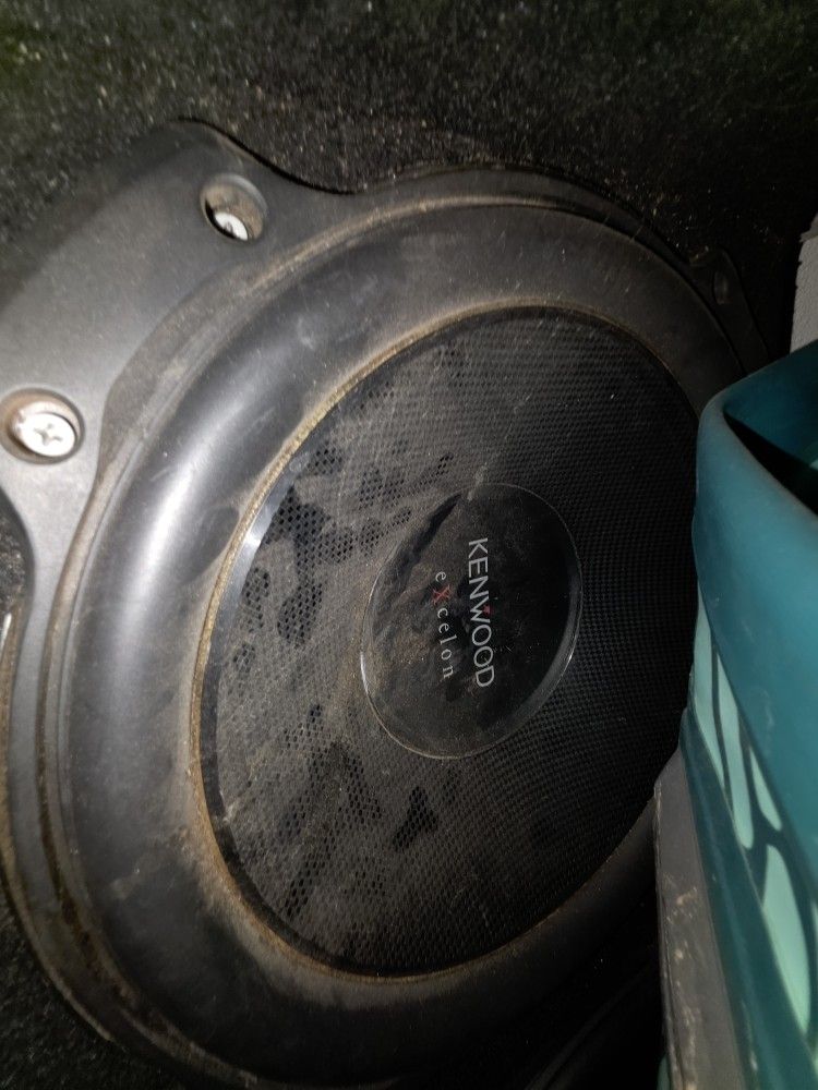 Kenwood Excelon (2 Subwoofers/1 Housing Enclosed)