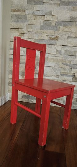 Kids red chair