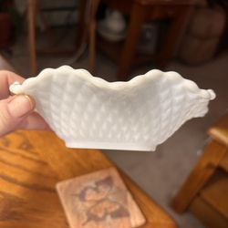 Vintage Milk Glass Candy/Bombon Dish Small Decor. 