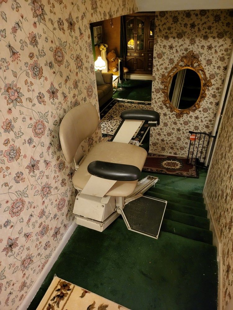 STAIR CHAIR