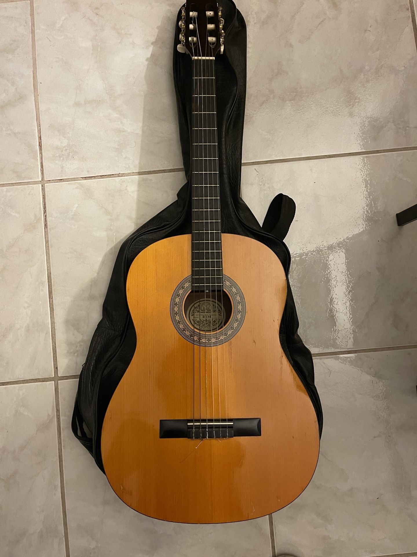 Acoustic Guitar - Hondo 