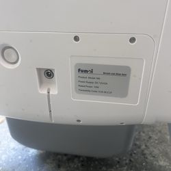 Self cleaning litter box