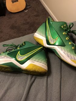 Nike football shoes Oregon limited edition