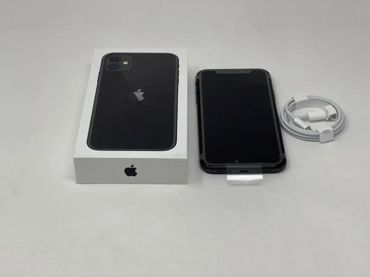 Apple iPhone 11 64GB - FACTORY UNLOCKED - BLACK COLOR - Mint Condition with original Box