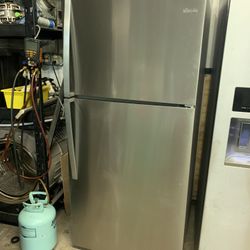 REFRIGERATOR 