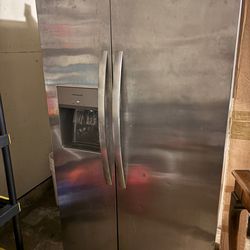 Fridgeaire refrigerator/freezer