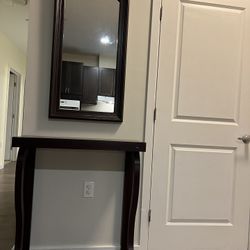 Like New Console Table And Matching Mirror/ Delivery Available 