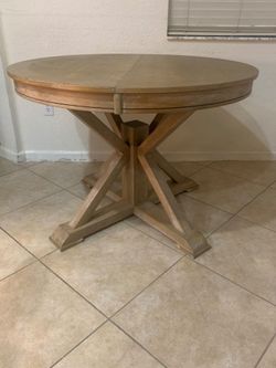 Round wooden dining table with four chairs - Rustic Style