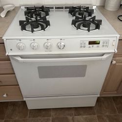 GE® 30" Slide-In Gas Range & Microwave 