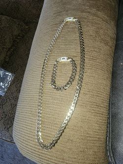 14 Gold Plated Necklace and Bracelet Set.