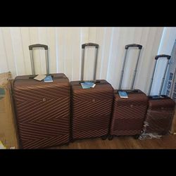 Travelhouse 4 Piece Hardshell Luggage Set Hardside Lightweight Suitcase with TSA Lock Spinner Wheels