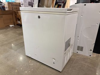 GE 5.0 Cu. Ft. White Chest Freezer Model #FCM5SKAWW