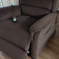 Brand New UltraComfort America lift recliner 