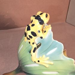 Vintage Franz Porcelain Frog On Green Leaf Bowl