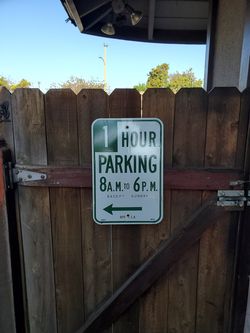 Metal 1 hr parking sign