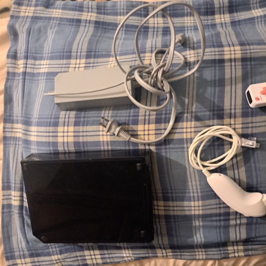 Wii Bundle, 5 Games, Controller Set, All Cables