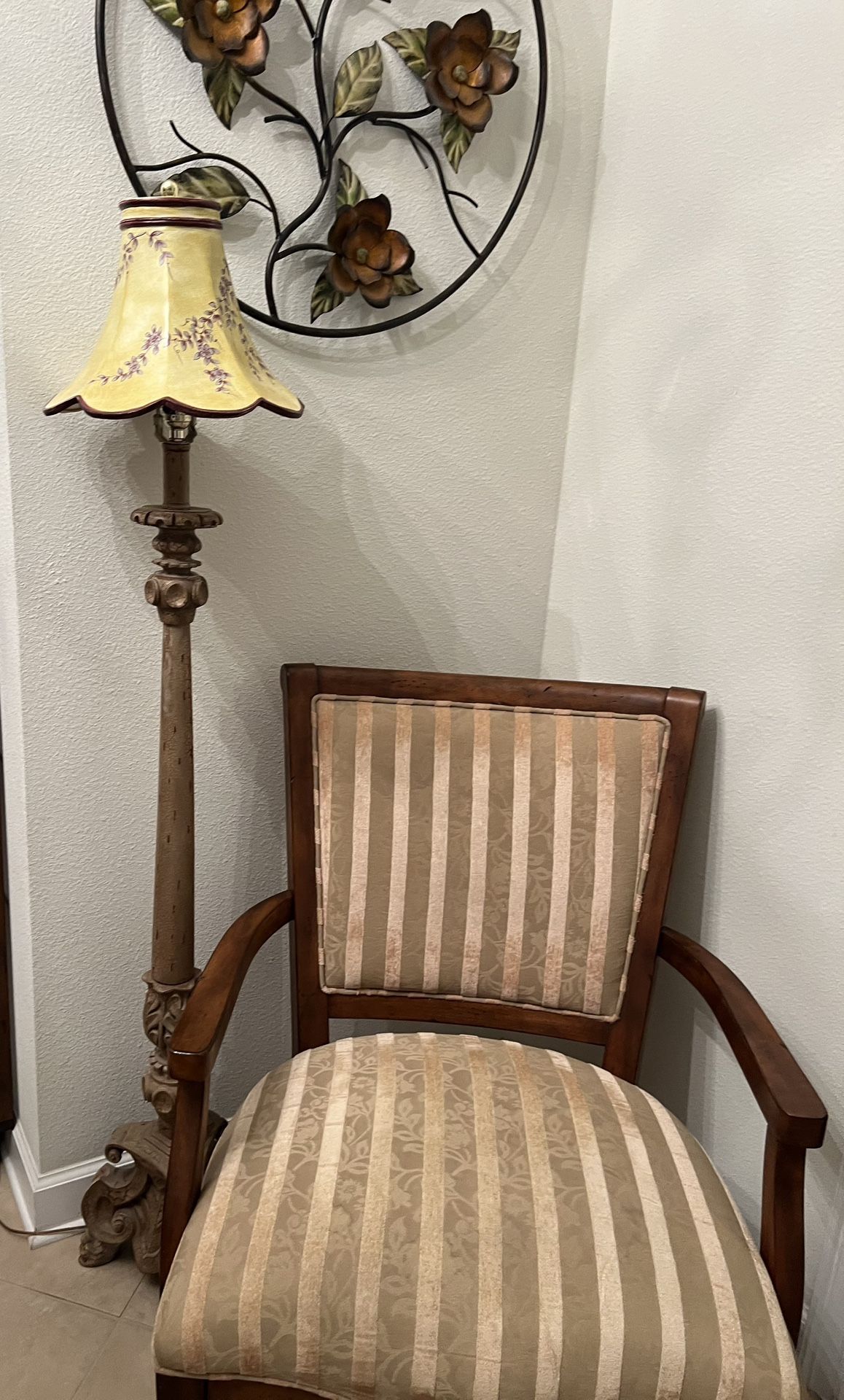 Vintage Chair and Lamp Set & Wall Decor 