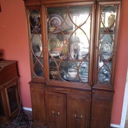 Beautiful Vintage China Hutch