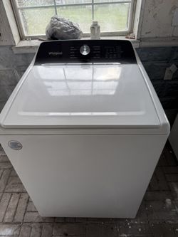 ❤️WILL DELIVER FOR FEE🇺🇸ALMOST NEW.😘⚜️TOP OF THE LINE WHIRLPOOL WASHER💕HAS ALL THE BELLS & WHISTLES😻YES IT DOES KING SIZE COMFORTERS WITH EASE😍T