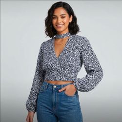 Sienna Sky Floral Keyhole Deep V Neck Collar Long-Sleeve Crop Top size Small
